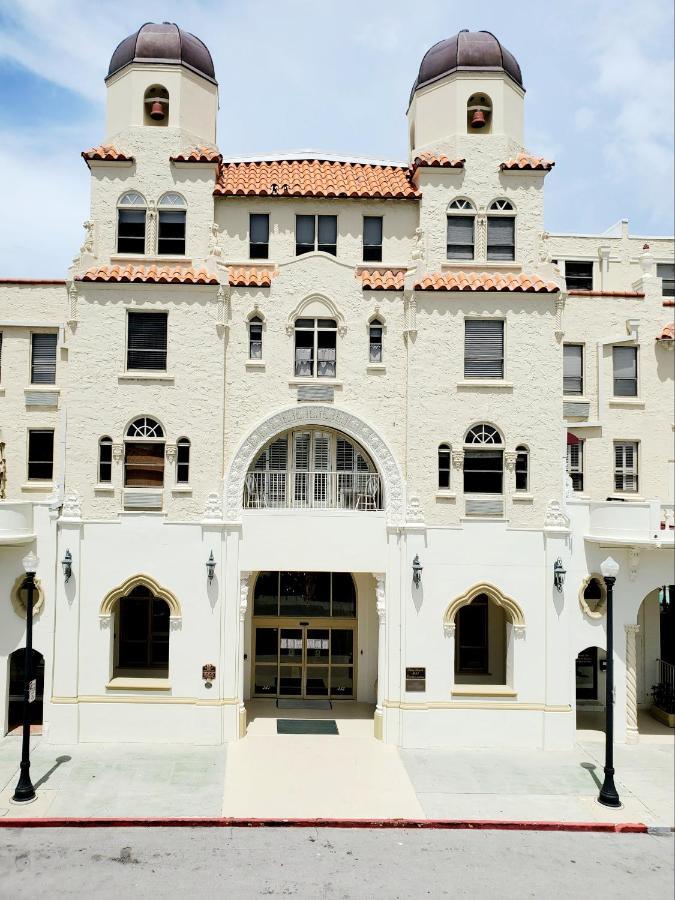 Romantic Studio In The Heart Of Palm Beach - Free Valet Service Екстериор снимка
