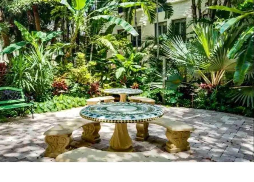 Romantic Studio In The Heart Of Palm Beach - Free Valet Service Екстериор снимка